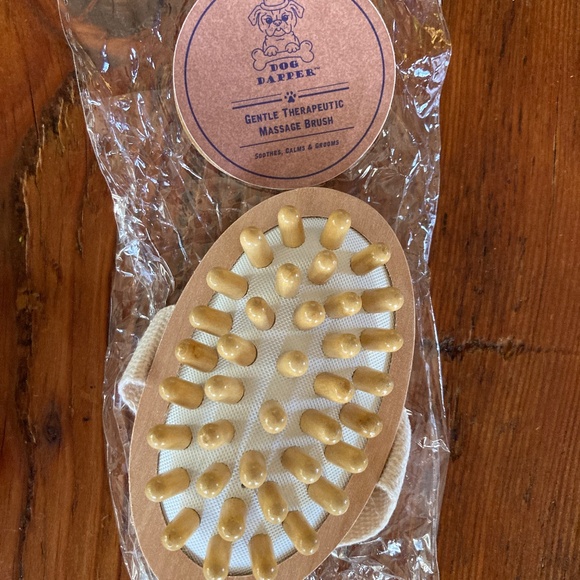 New Dog Paw Brush and Massage Brush - Picture 4 of 6